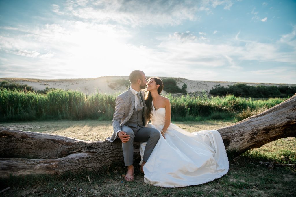 photo couple mariés forêt landaise courant d'Huchet Moliets séance day after