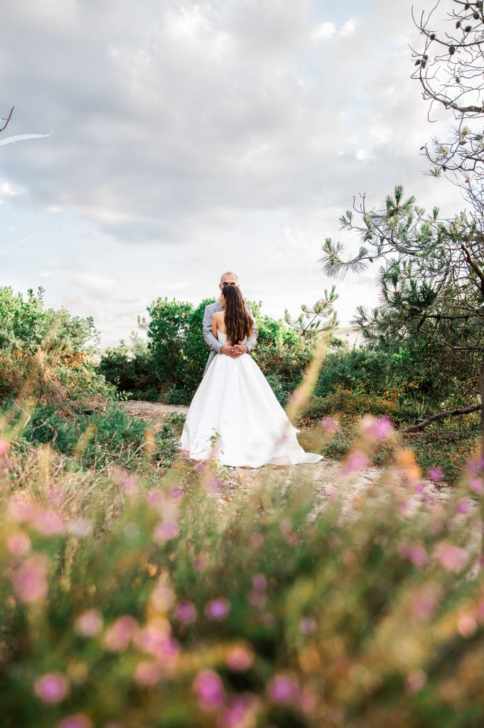 photo romantique couple mariés forêt Landes séance day after Moliets