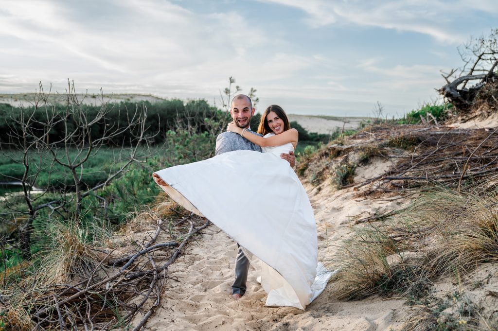 séance photo couple après mariage Moliets ambiance douce forêt landaise