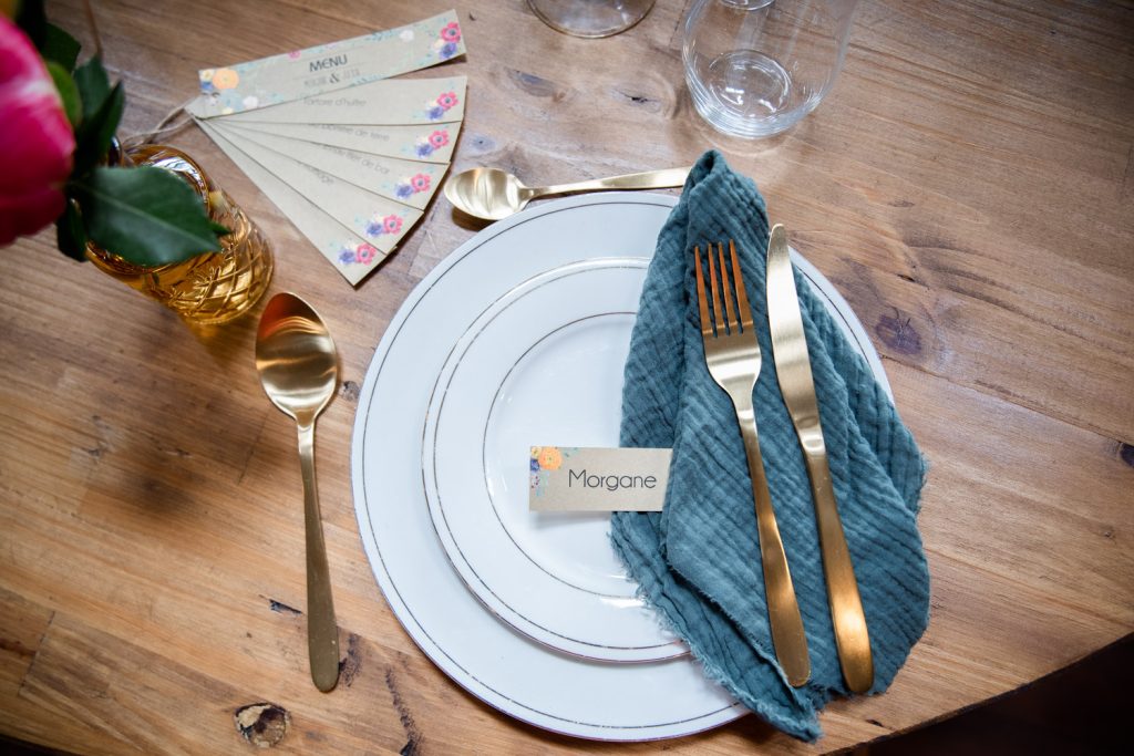 table de mariage décoration élégante vaisselle dorée Landes