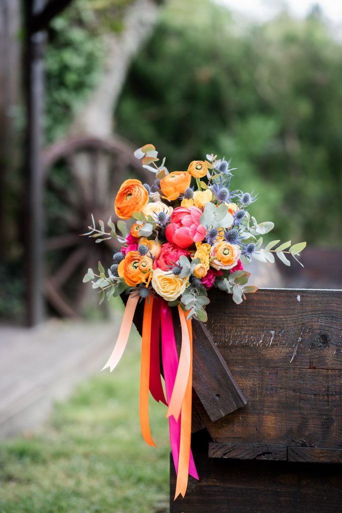bouquet de mariée coloré fleurs orange et rose mariage Landes
