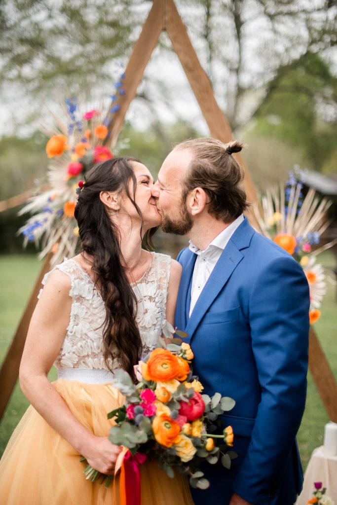 gros plan du baiser coloré