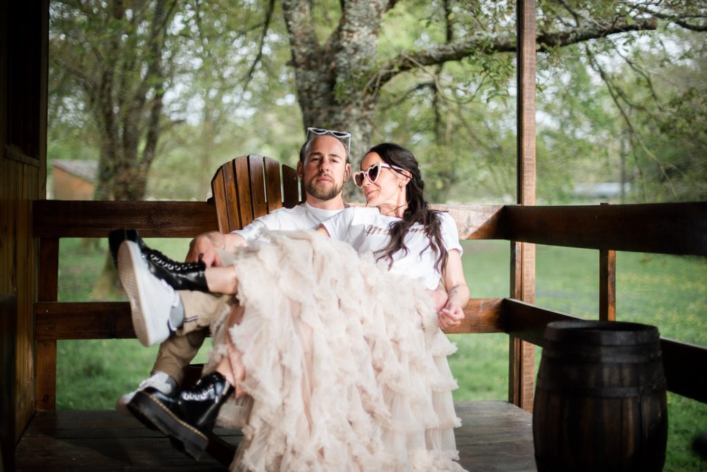 photo de couple chill lendemain de mariage