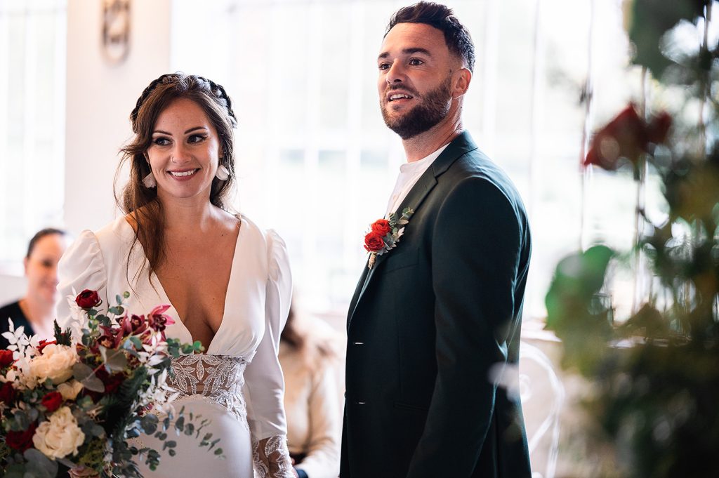 mariée et marié cérémonie laïque regard invités émotion mariage Landes