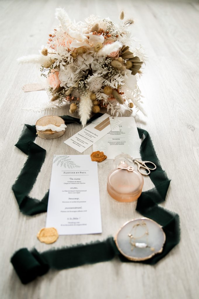 détails mariage bouquet fleurs séchées faire-part alliances photographe mariage Landes
