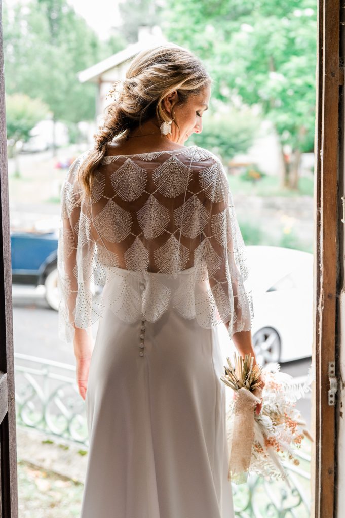détail de la robe de mariée