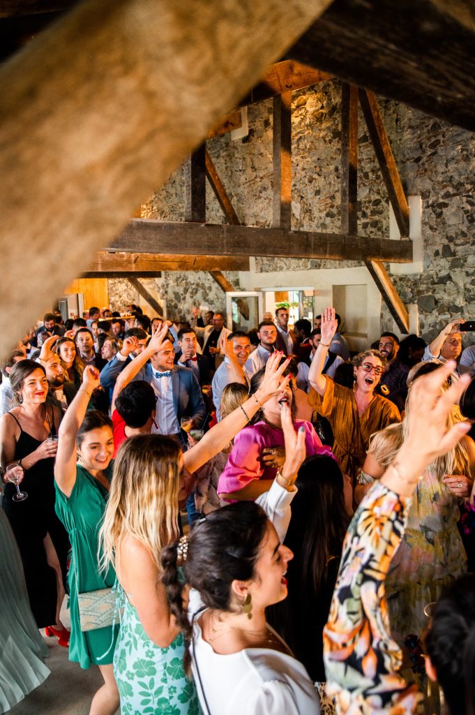 vue d'ensemble d'ambiance pendant le cocktail