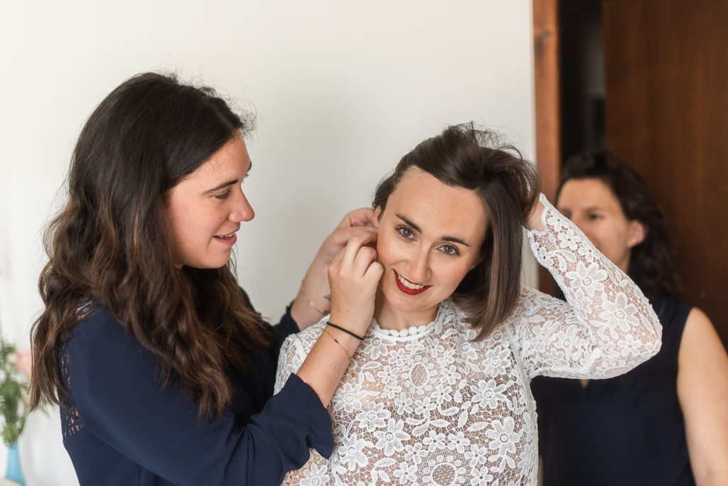 photographe mariage Mimizan préparation mariée avec proches