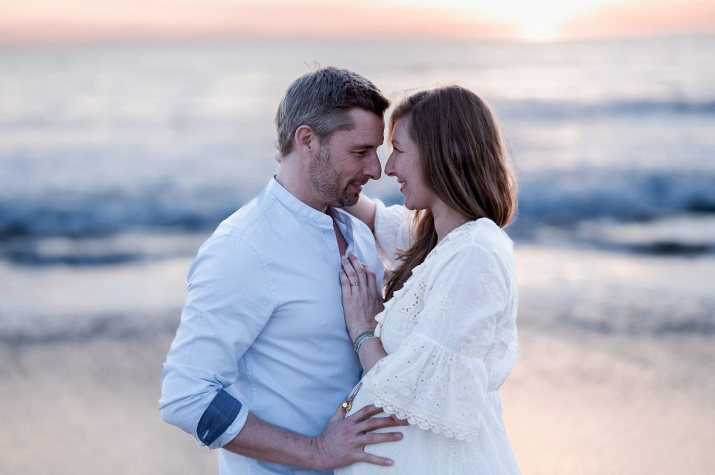 portrait intime couple futur parents plage Biscarrosse séance grossesse