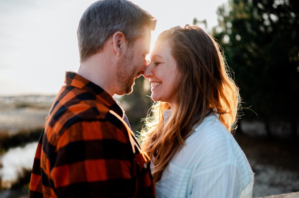 portrait couple enceinte contre lumière séance photo grossesse Landes