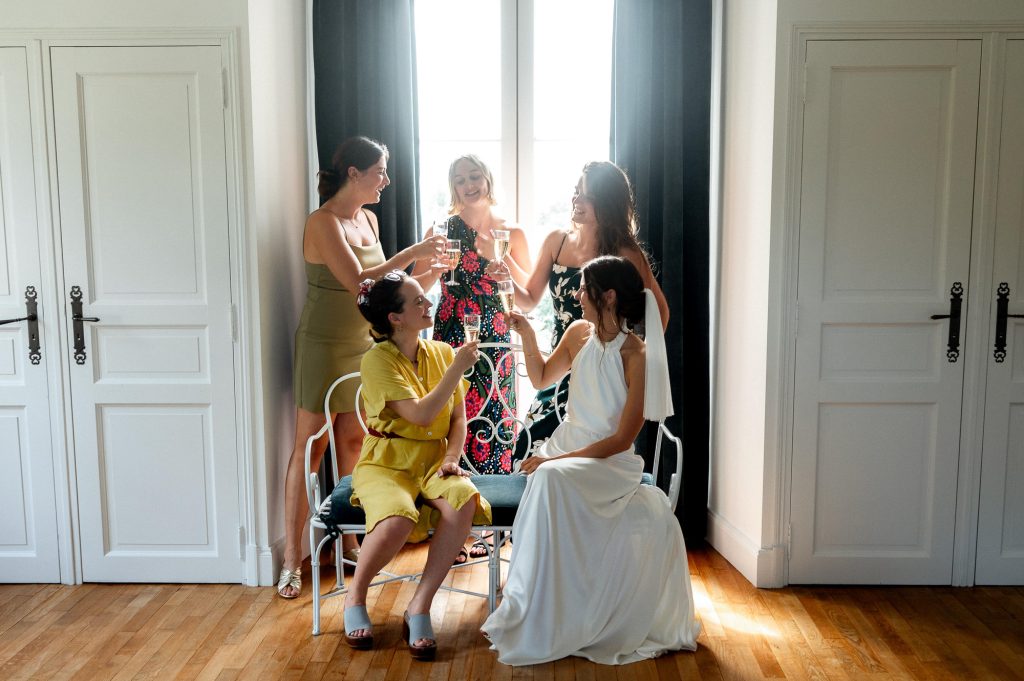 Préparatifs de la mariée au Domaine de la Fauconnie en Dordogne