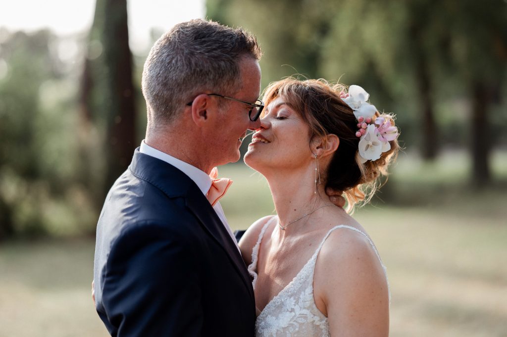 couple mariage moment romantique avant baiser séance couple