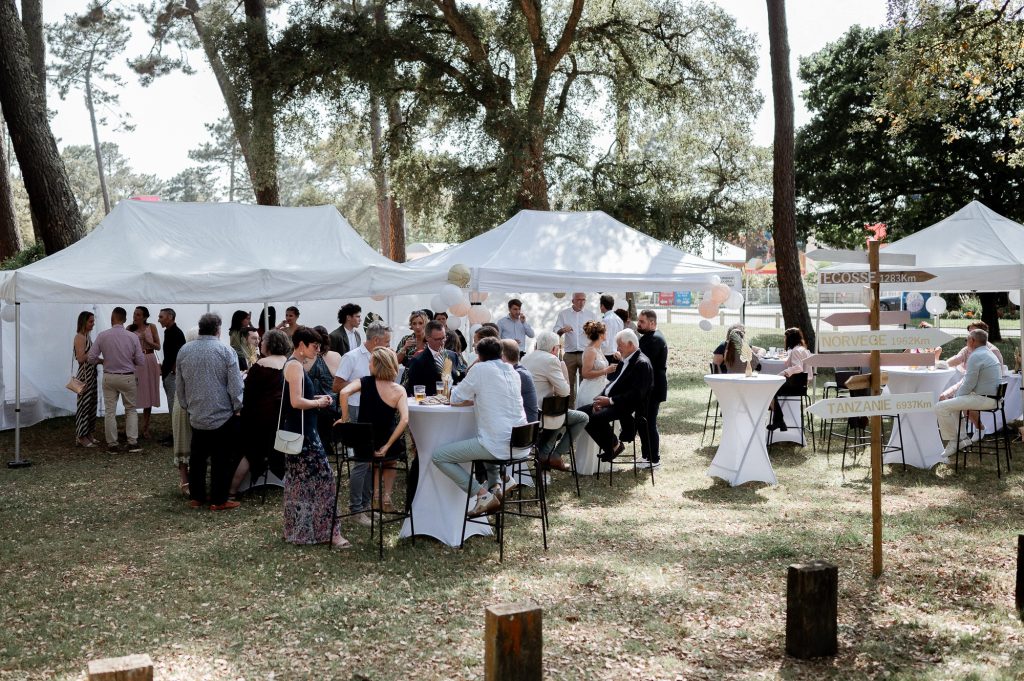 vin d'honneur mariage extérieur sous chapiteau Landes invités