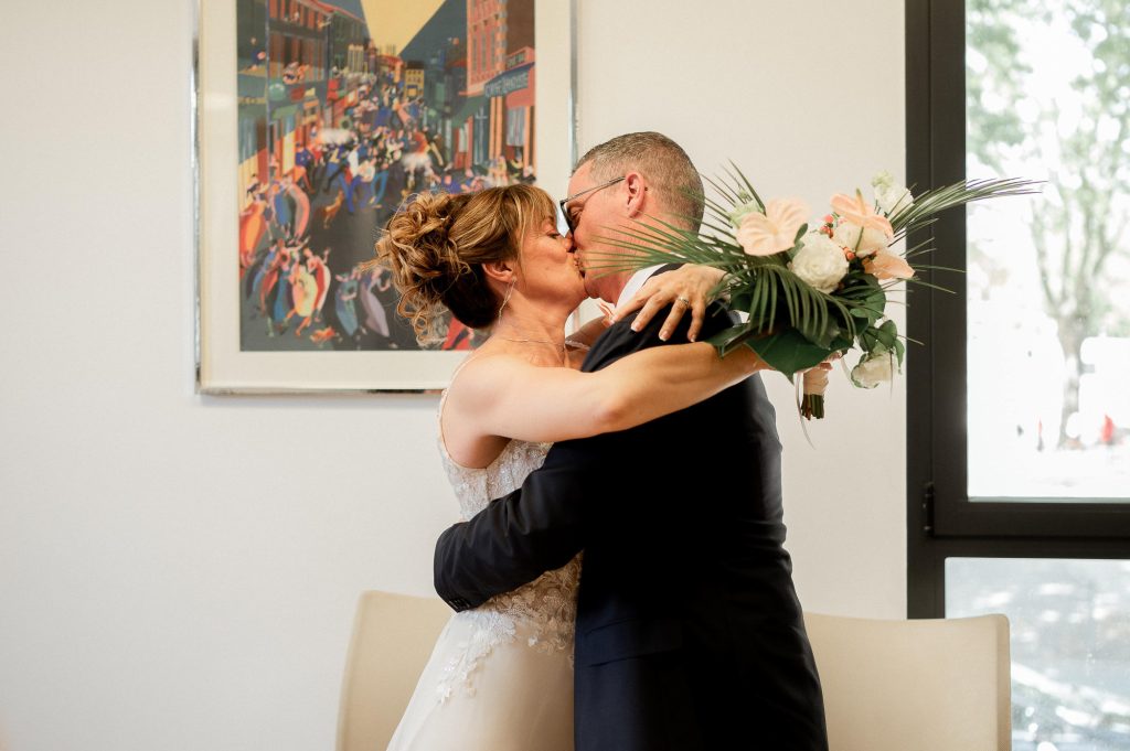 baiser des mariés cérémonie civile mairie Landes