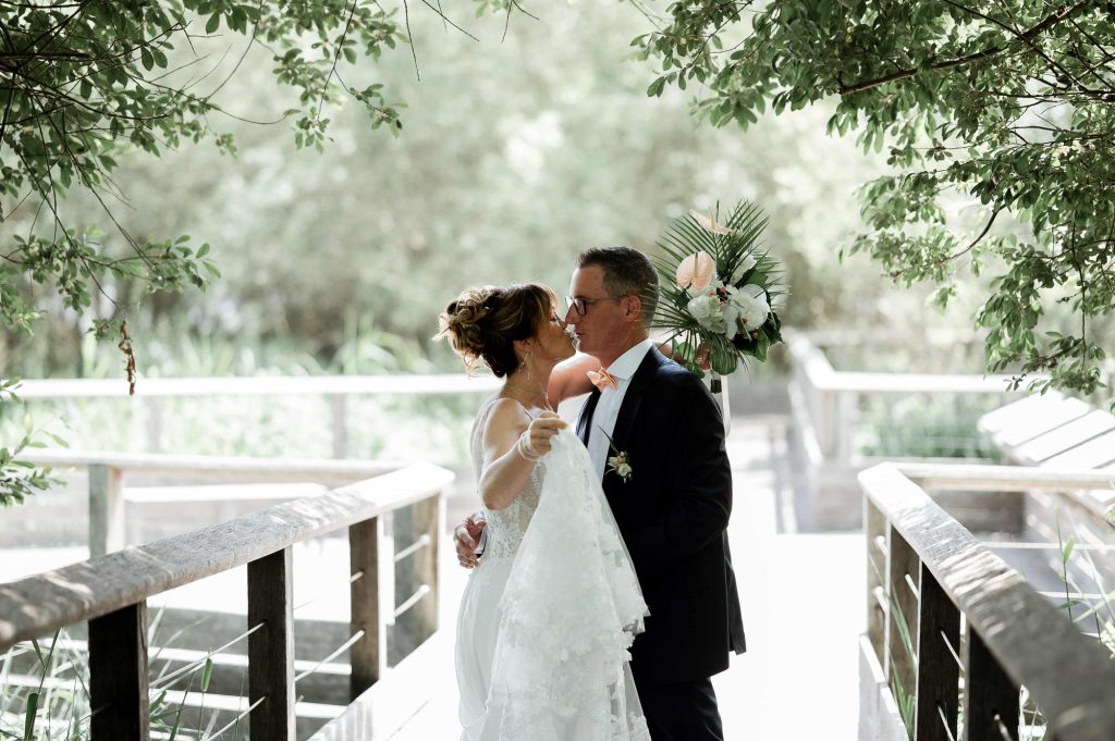 couple mariage baiser Marais d’Orx Lande