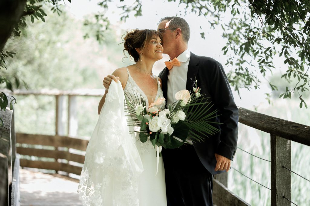 couple mariage tendre bouquet naturel Landes