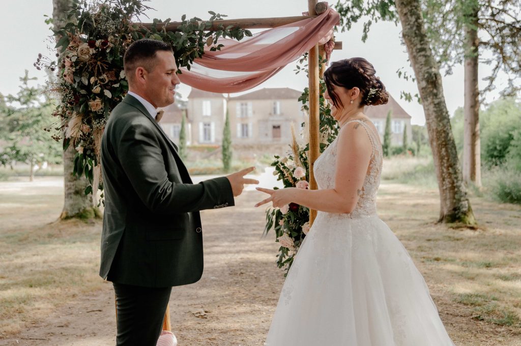 Shifumi pendant une cérémonie laïque dans les Landes