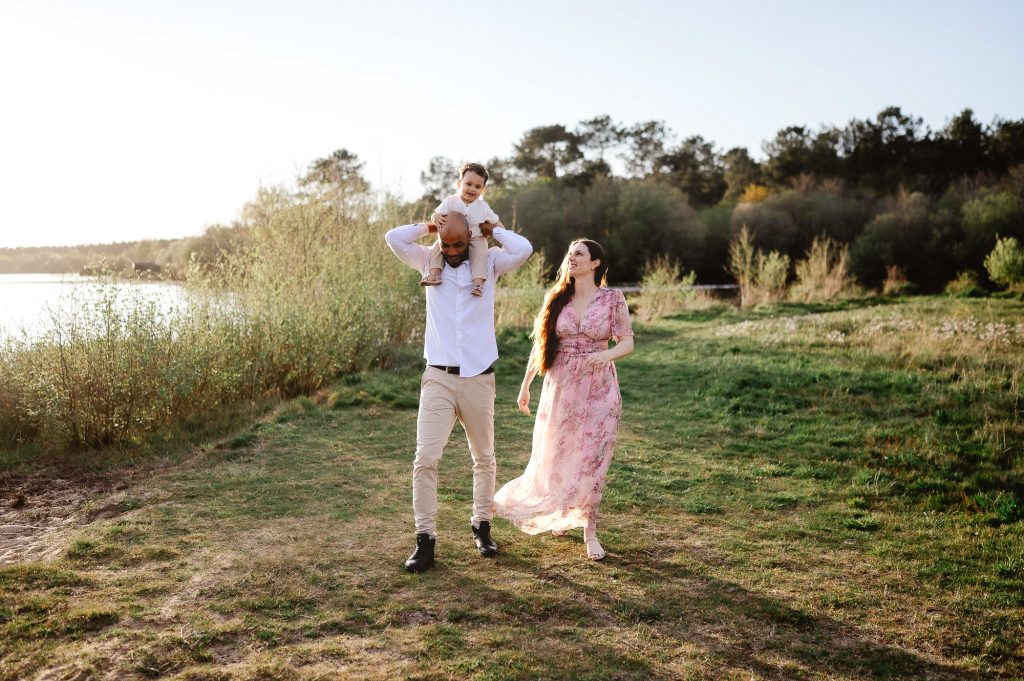 séance photo famille forêt Landes enfants en mouvement
