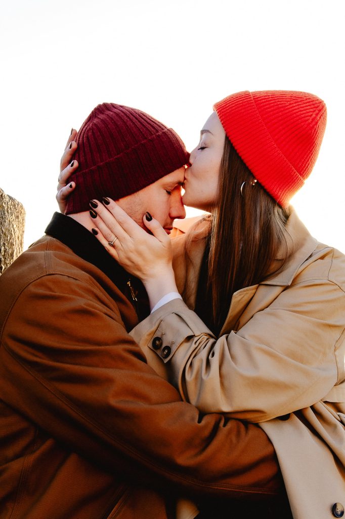 couple qui s’embrasse front contre front séance photo couple Landes